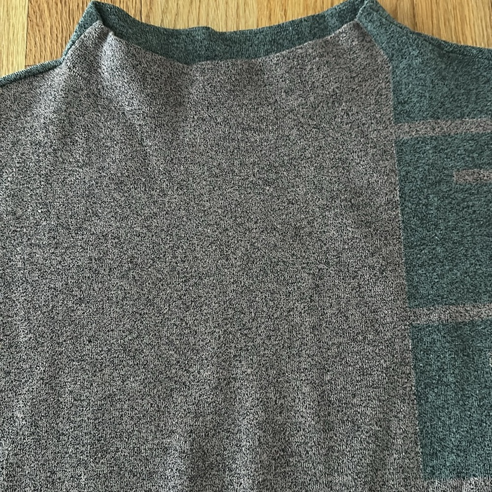 ⬇️CLEARANCE⬇️Heathered Gray and Rose Sweater - Picture 3 of 6